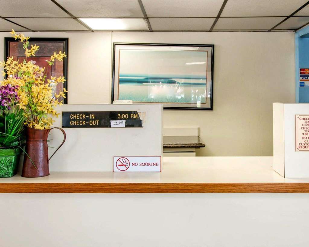 Econo Lodge Battle Creek Interior photo