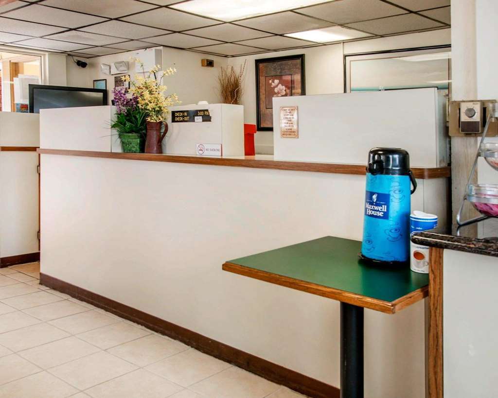 Econo Lodge Battle Creek Interior photo