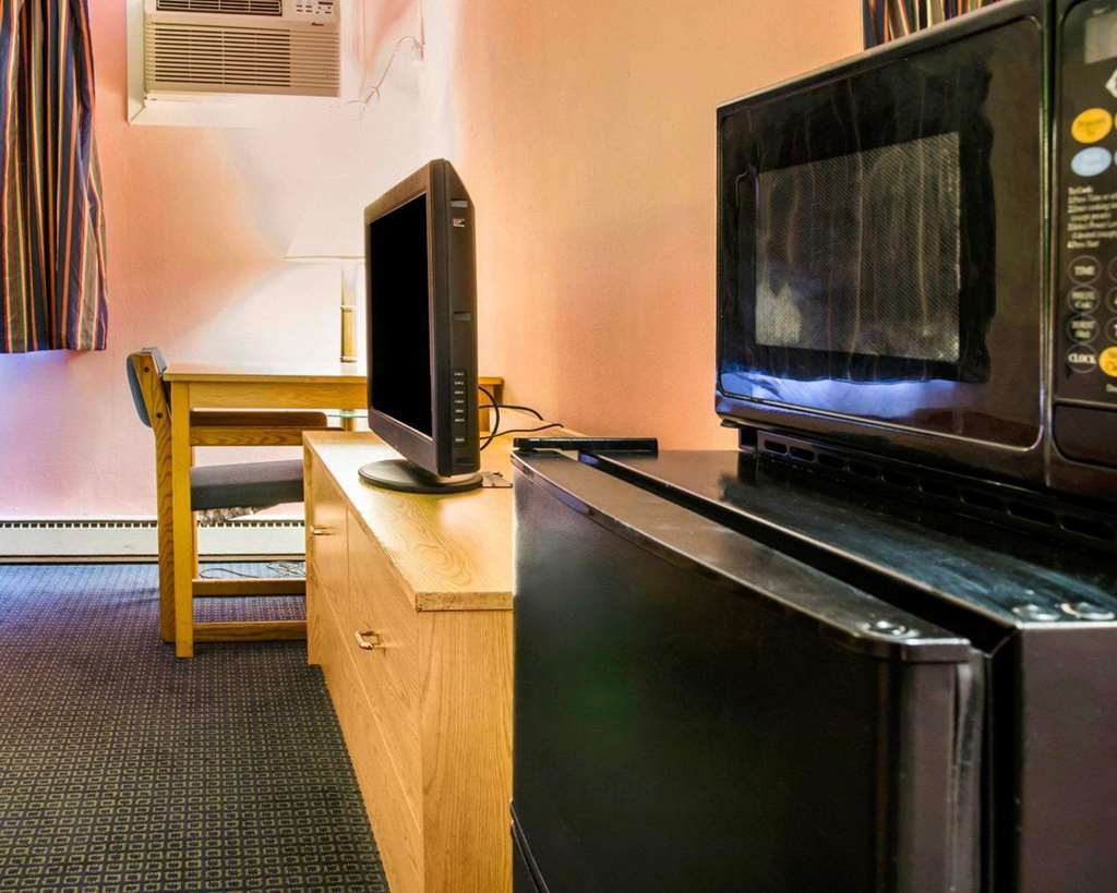 Econo Lodge Battle Creek Room photo
