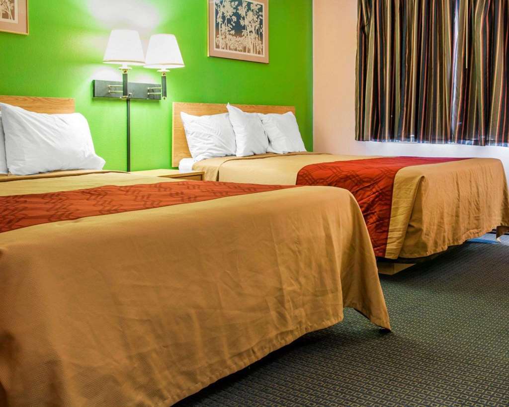 Econo Lodge Battle Creek Room photo