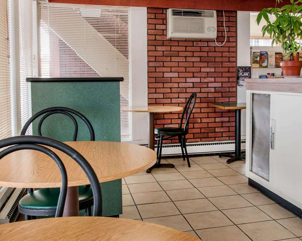 Econo Lodge Battle Creek Restaurant photo